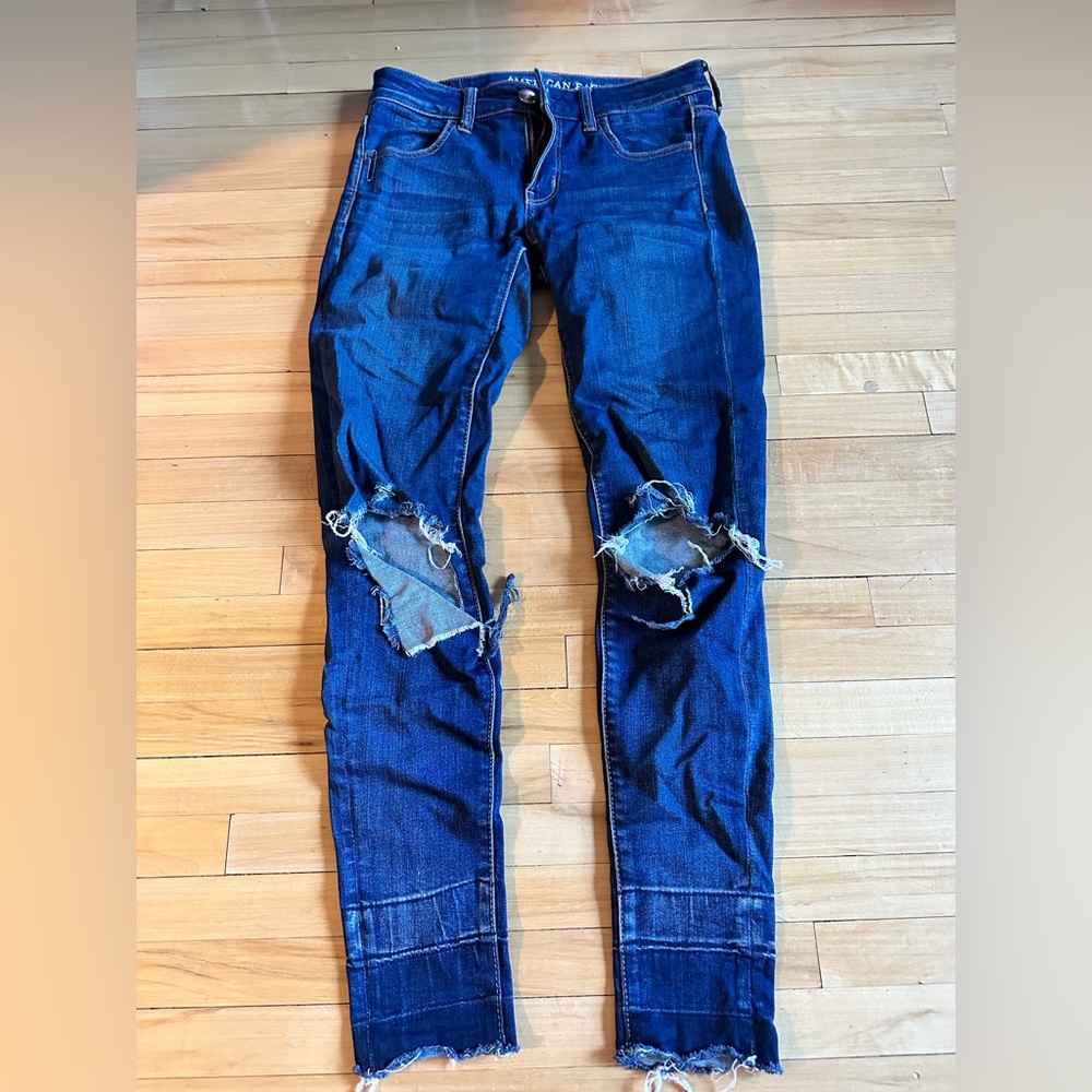 AMERICAN EAGLE Ripped Jeans